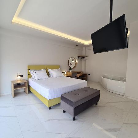 Ilia'S Luxury Suites - Adults Only Xylokastro Luaran gambar